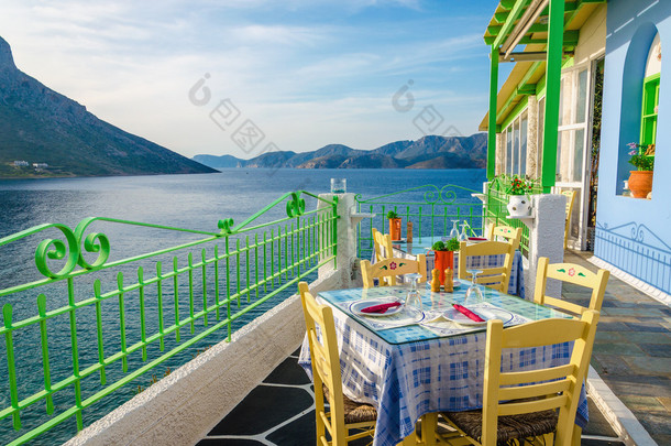 舒适的希腊餐厅，美丽的海景，希腊