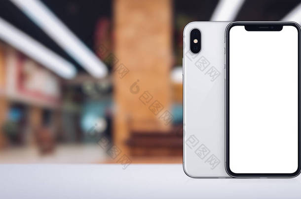 智能手机类似于 iphone X 模型前后两侧在办公桌的办公室空间横幅与复制空间