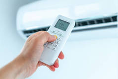 家里房间里装有遥控装置的空调温度调整.