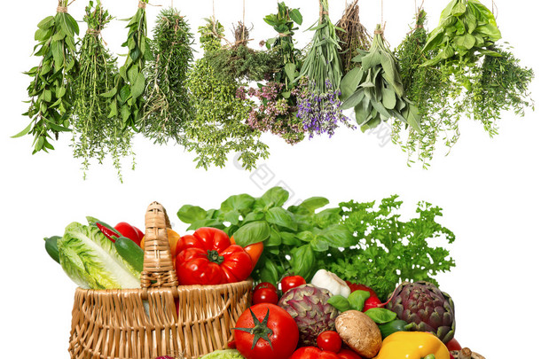新鲜的蔬菜和 herbs.<strong>shopping</strong> 篮子。厨房内饰