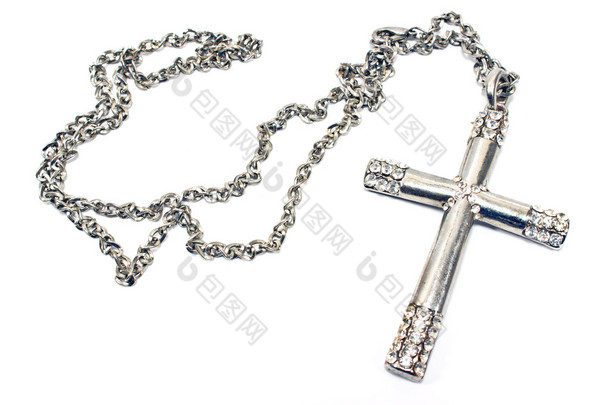 孤立的白色衬底上的银<strong>基督教</strong>十字项链