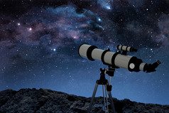 望远镜观测星空的岩石地面上