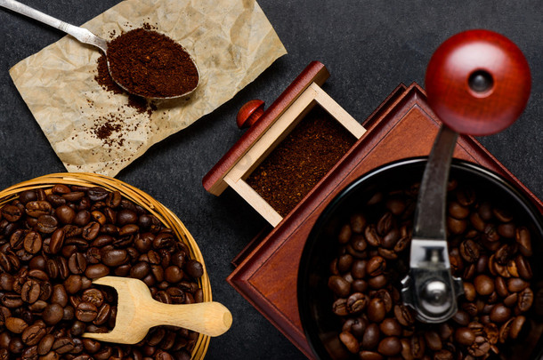 与布朗咖啡研磨器烘焙咖啡豆
