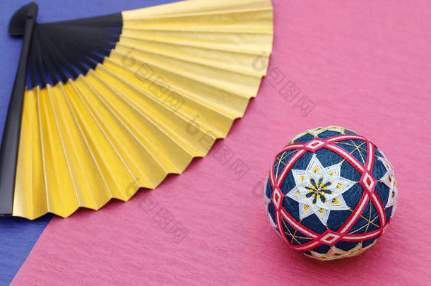 日本传统彩蛋球，金色折扇