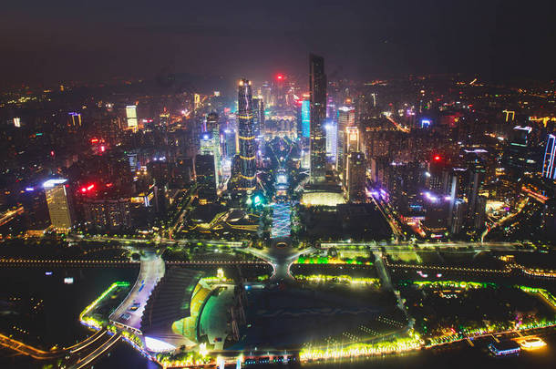 美丽的广角<strong>夜景</strong>鸟瞰广州珠江新城金融区, 广东, 中国的天际线和风光超越城市, 从<strong>广州塔</strong>观察甲板上看到