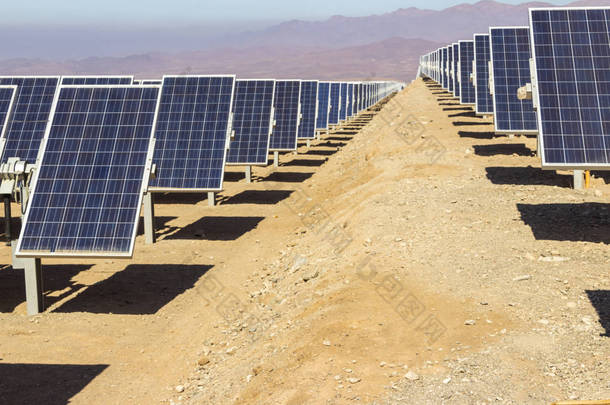 <strong>太阳能</strong>、清洁技术, 减少二氧化碳排放。最适合<strong>太阳能</strong>的地方是智利北部的阿塔卡马沙漠。<strong>利用太阳能</strong>用太阳等可再生资源生产清洁能源