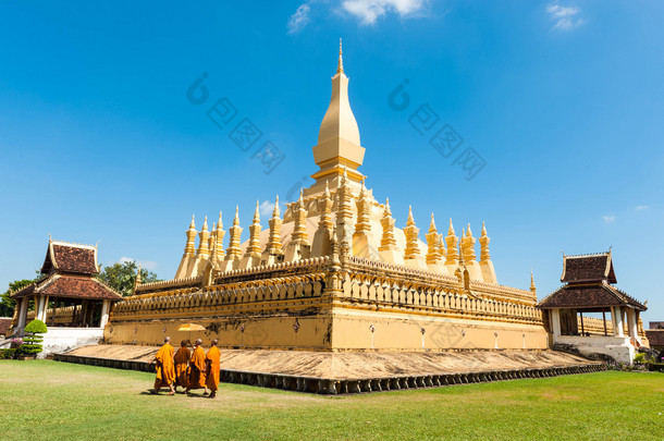 老挝旅游地标，金色宝塔扫管笏帕那銮在万象。佛教寺庙。亚洲著名的旅游胜地.