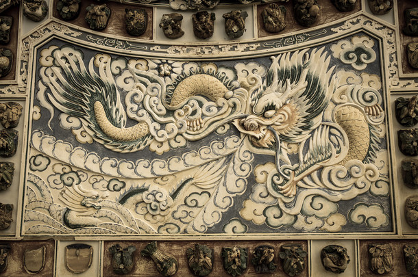 龙在中国寺庙墙上的灰泥