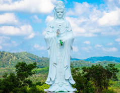 大雕像的观音在笏苏安府, Simmulate 金大金宝塔, 拉廊, 泰国.