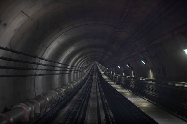 地下单向地铁隧道,效果模糊.分散注意力