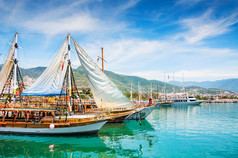 旅游船在阿拉尼亚，土耳其的端口