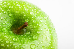 在绿色的水滴在其表面上的苹果