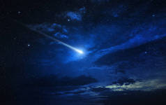 在蓝色的夜空中闪烁彗星