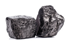 黑色沥青煤在白色背景, 化石热源