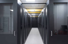 现代服务器机房, 黑色服务器和硬件在互联网数据中心