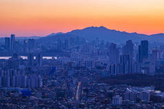 日落时分南韩首尔的城市风景夜景