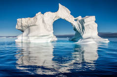 冰山在海洋中。西格陵兰迪斯科湾.