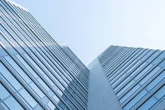 蓝天背景玻璃现代建筑商务中心