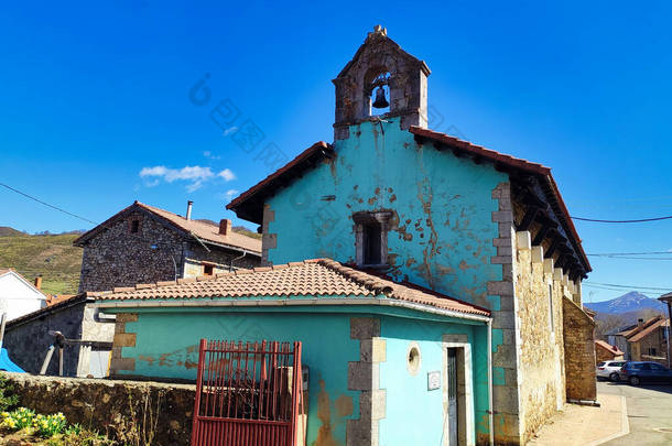 西班牙莱昂省Montana de Riano y Mampodre区域公园Acebedo村Nuestra Seora de la Puente教堂
