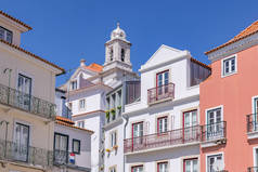 欧洲，葡萄牙，里斯本里斯本一座小教堂的钟塔.