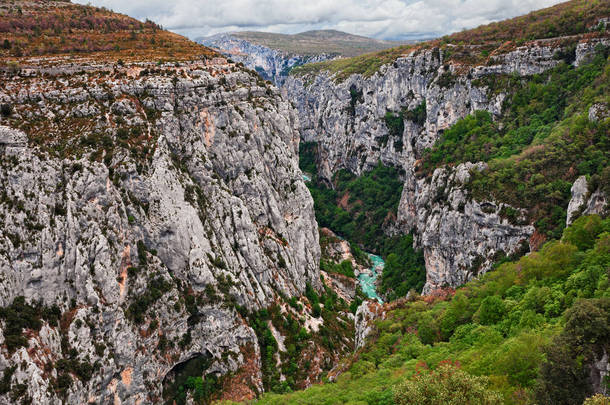 韦尔东<strong>峡谷</strong>, 艾吉纳, 普罗旺斯, 法国: 悬崖 de Bauchet 的景观, 一个深刻而令人印象深刻的<strong>河流峡谷</strong>