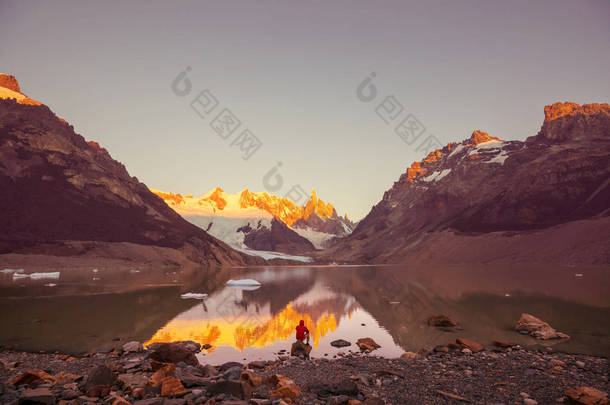 阿根廷巴塔哥尼亚<strong>山区</strong>著名的美丽山峰Cerro Torre 。南美洲美丽的<strong>山区</strong>景观.