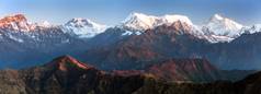 清晨全景从 Silijung 山登上珠穆朗玛峰洛子峰和马卡鲁峰, 大喜马拉雅山脉, 尼泊尔喜马拉雅山山脉