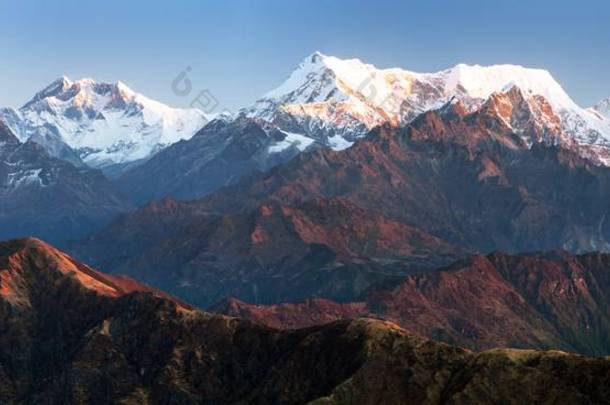 清晨全景从 Silijung 山登上珠穆朗玛峰洛子峰和马卡鲁峰, 大喜马拉雅山脉, 尼泊尔喜马拉雅山山脉