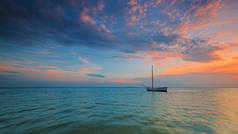 日落时分, 波罗的海上的孤舟
