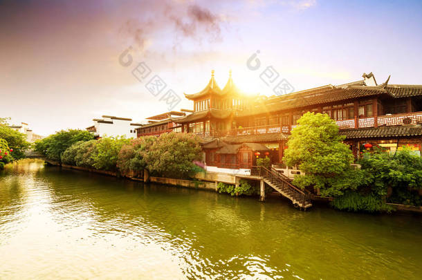 南京孔子寺风景区和秦淮河.人们来了位于中国江苏省南京市.