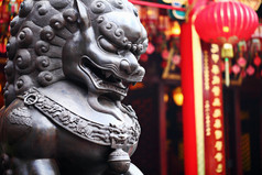 华人庙宇前的狮子雕像
