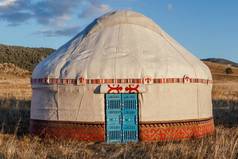 白酸奶- -游牧民族的帐篷是哈萨克斯坦人民的民族住所