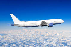 乘客飞机飞行旅行, 飞行水平的旅行在白云之上.