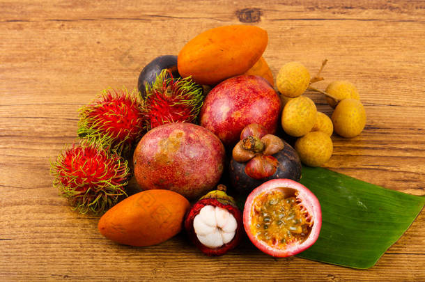 热带水果混合-百香果、 龙眼、 山竹、 rombutan