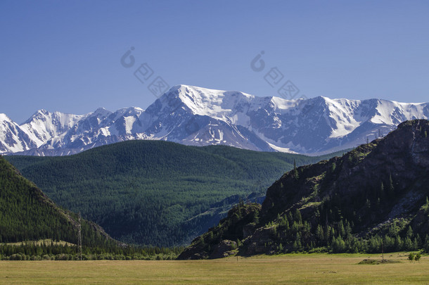 景观白雪皑皑的山峰