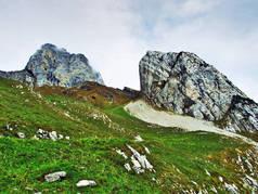 来自山体的石头和岩石阿尔普斯坦-瑞士圣加仑州