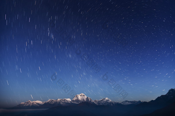 简洁的夜景