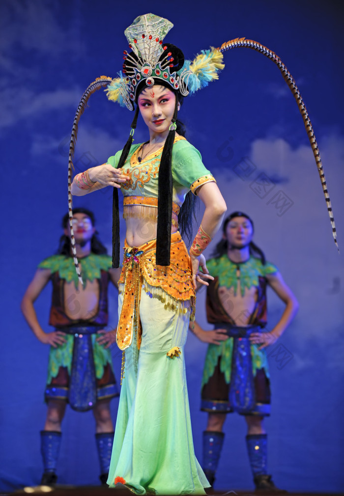 中国传统戏曲演员与舞台表演服装图片-包图网企业站