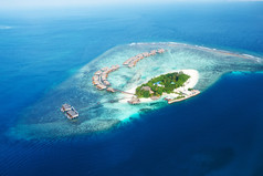 环礁和岛屿在马尔代夫从鸟瞰图