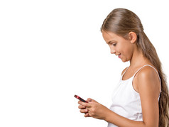 十几岁的女孩发短信在手机上