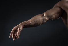运动肌肉手臂和躯干的特写镜头