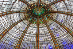 玻璃屋顶拉斐特百货公司在巴黎，法国