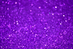 光明和抽象模糊亮紫色背景与波光粼粼闪光