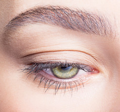 女性眼区及眉毛及日妆
