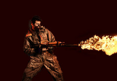 世界末日战士与火焰喷射器