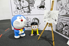 曼谷-2015 年 12 月 3 日: 哆啦 a 梦照片和朋友吉祥物副本
