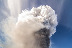 火山喷发。埃特纳火山喷发从火山口 Voragine