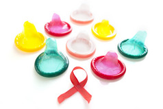 不同颜色的避孕套