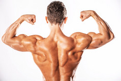 在白色的背景显示肌肉发达的身体和炫酷 abs 强健壮的男人。在白色的背景与哑铃锻炼肌肉的健美运动员家伙。白色背景上的肌肉男