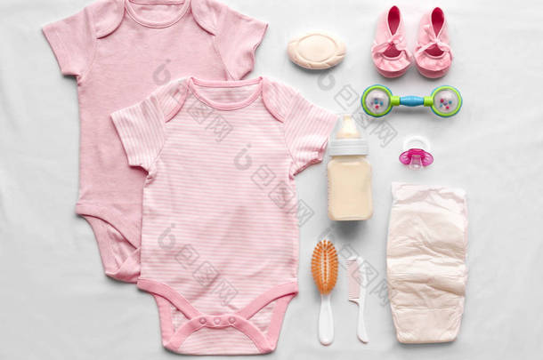 婴儿护理配件和服装